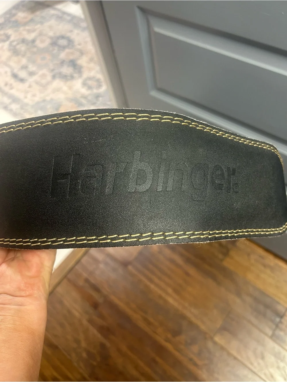HARBINGER 4” leather weightlifting belt. Size Medium appears to be new?